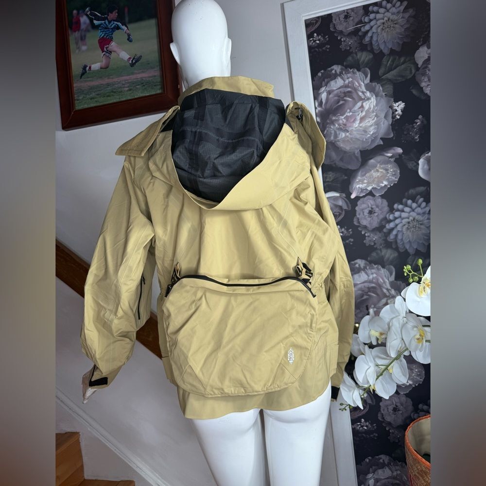 Free People Zephyr Packable Shell
Jacket - Picture 10 of 11